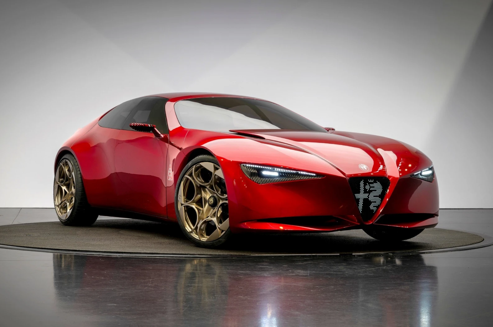 Alfa Romeo Cuorerosso: эффектный концепт-манифест с мощным V6 и полным приводом
