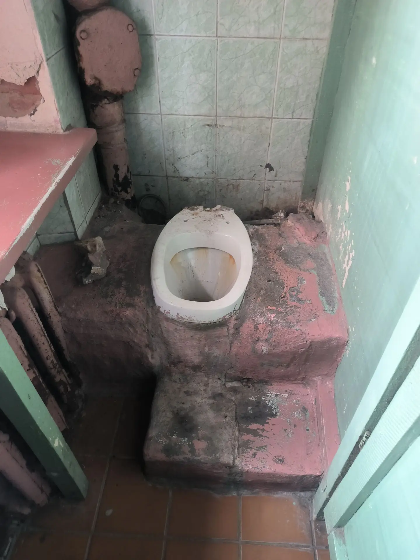 Замена унитаза в МОП