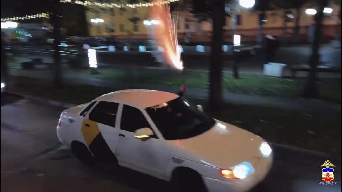 Съёмки фееричного видео во время вождения обернулись для 20-летнего жителя Йошкар-Олы ш...