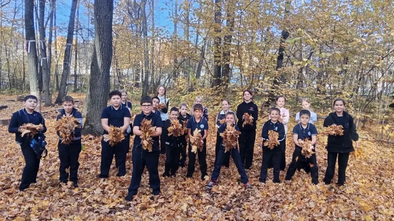 Сегодня была отличная экскурсия! 🍁 4В класс со своим классным руководителем Михайловой...