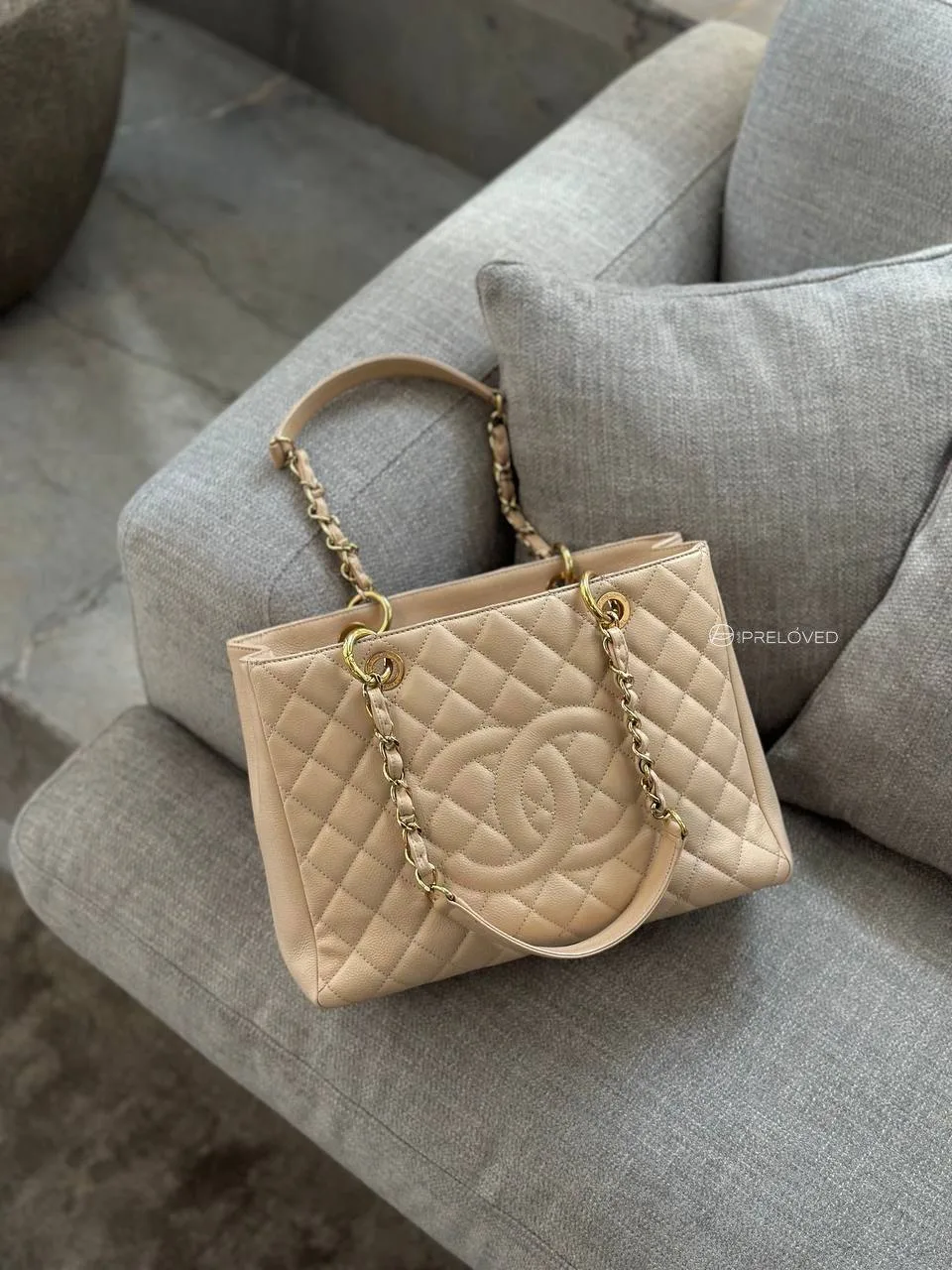 Классическая сумка тоут Chanel в бежевой коже икра. Супер состояние!