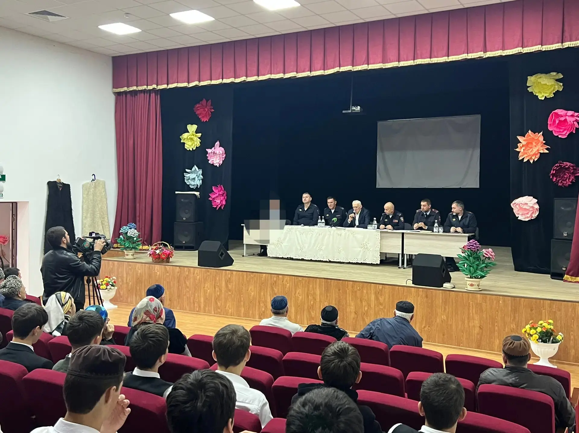 В Новом Реданте полицейские, представители местного самоуправления и общественности обс...