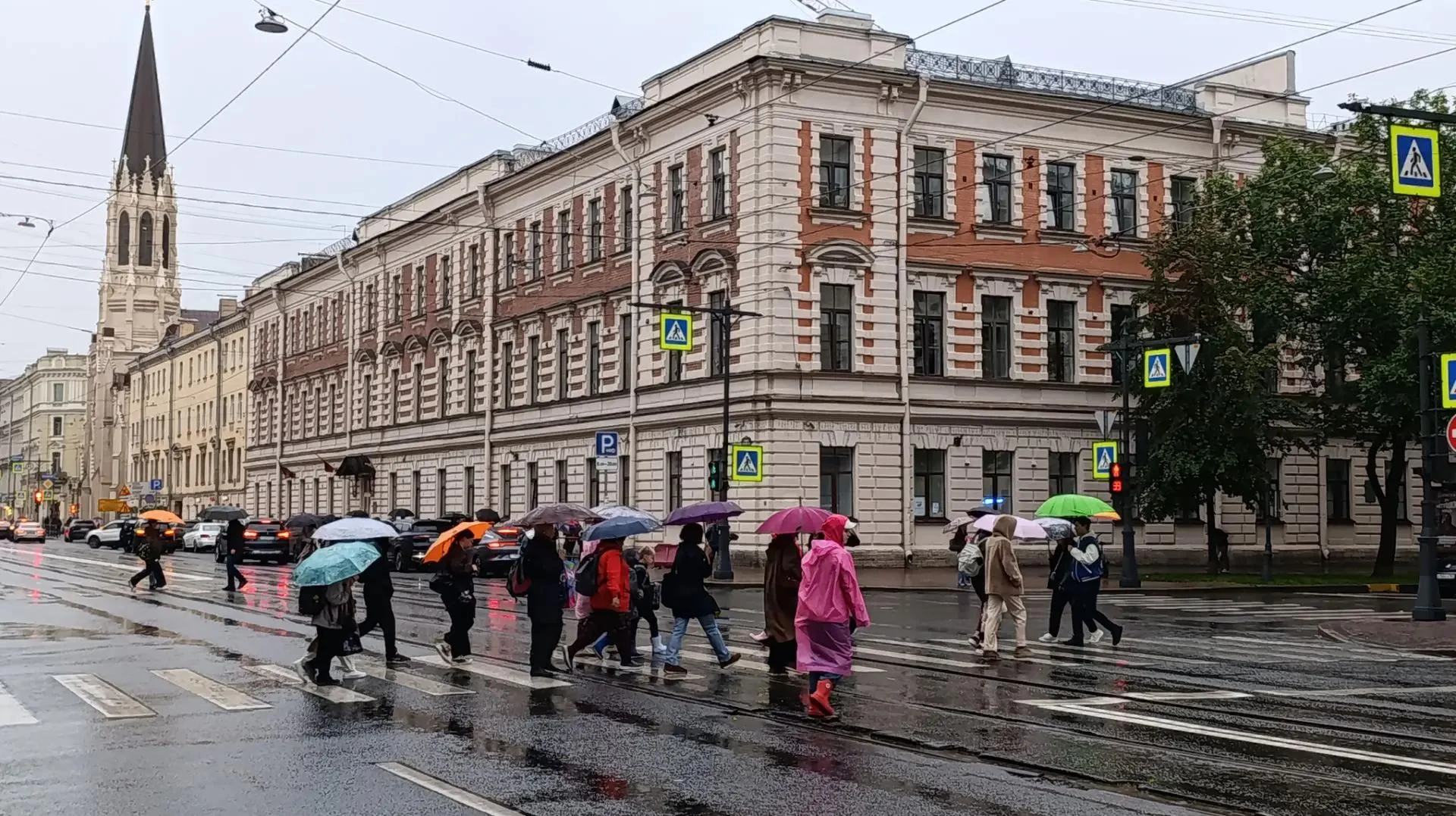 Петербуржцам обещают дожди минимум до середины недели