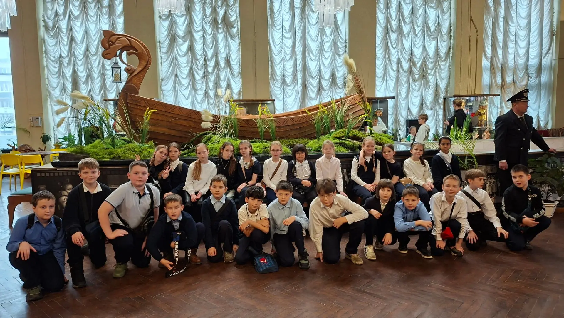 Путешествие в пушкинскую сказку: 4 «Д» в Театре кукол.