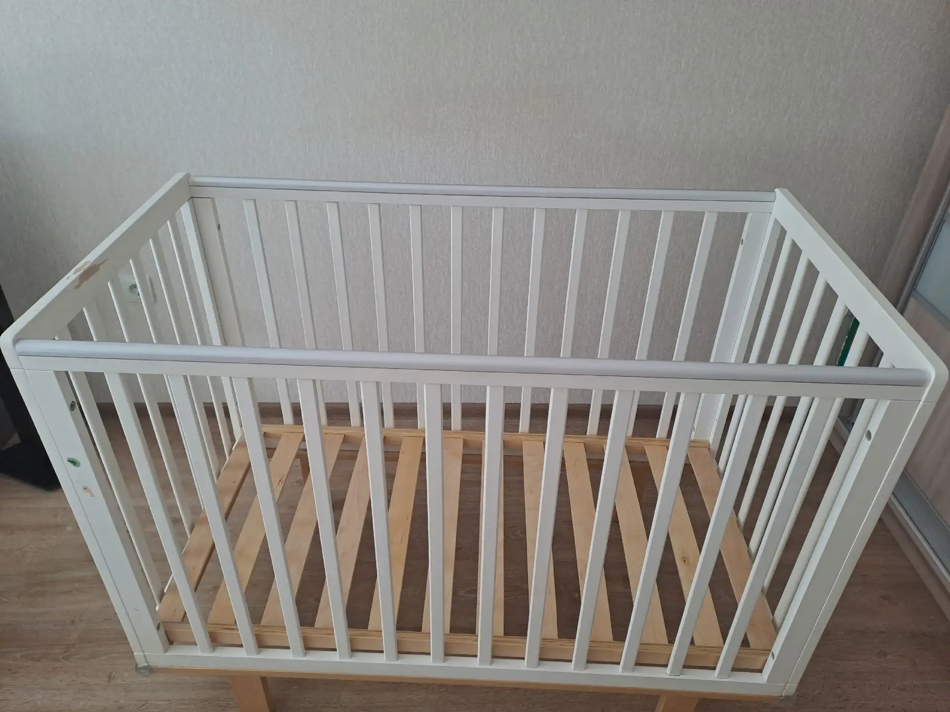 Отдам даром детскую кроватку, состояние на фото, по адресу: Кудрово, Областная дом 3