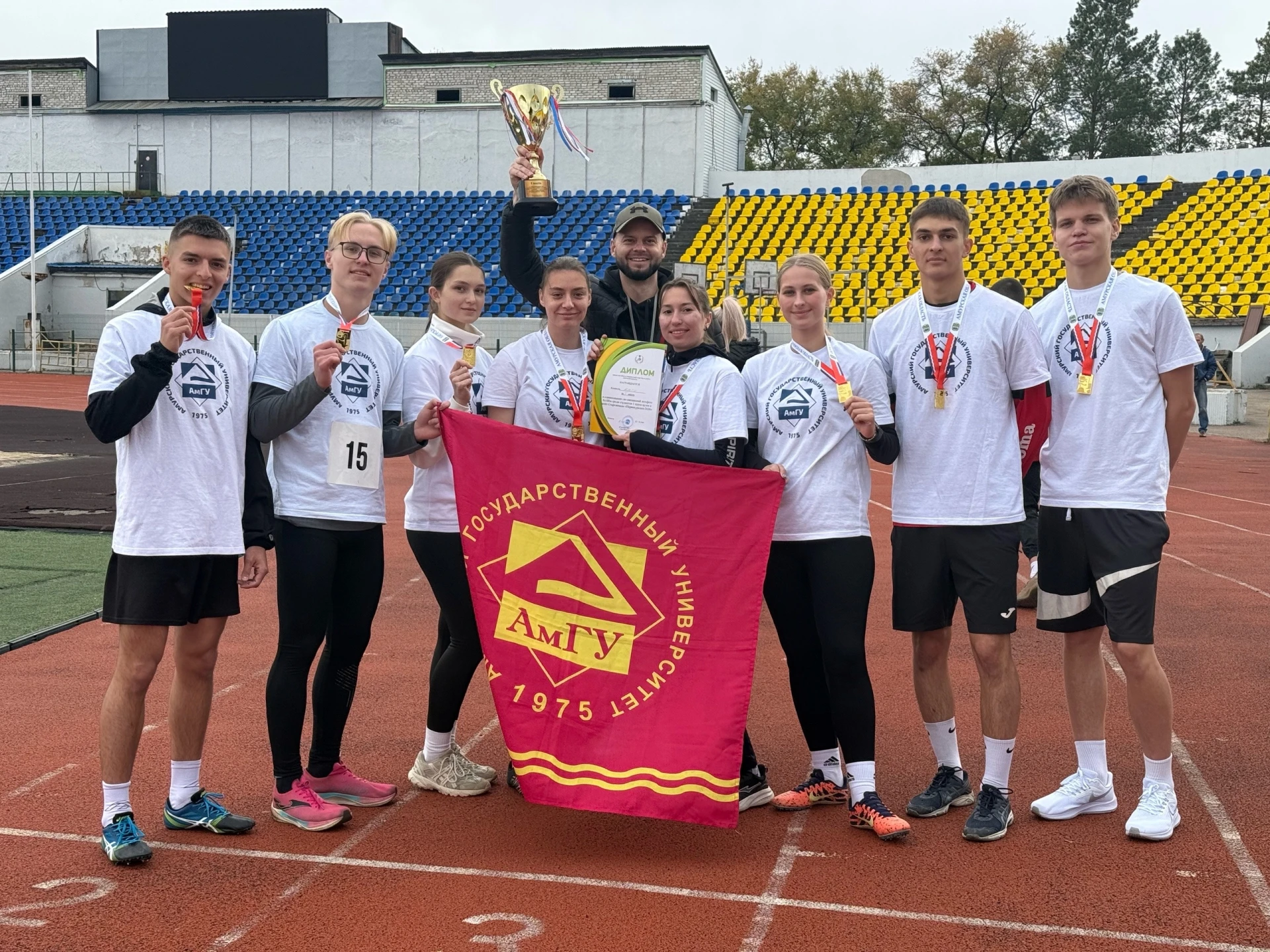 🏆 Первокурсники АмГУ — победители легкоатлетической эстафеты 8х100 м