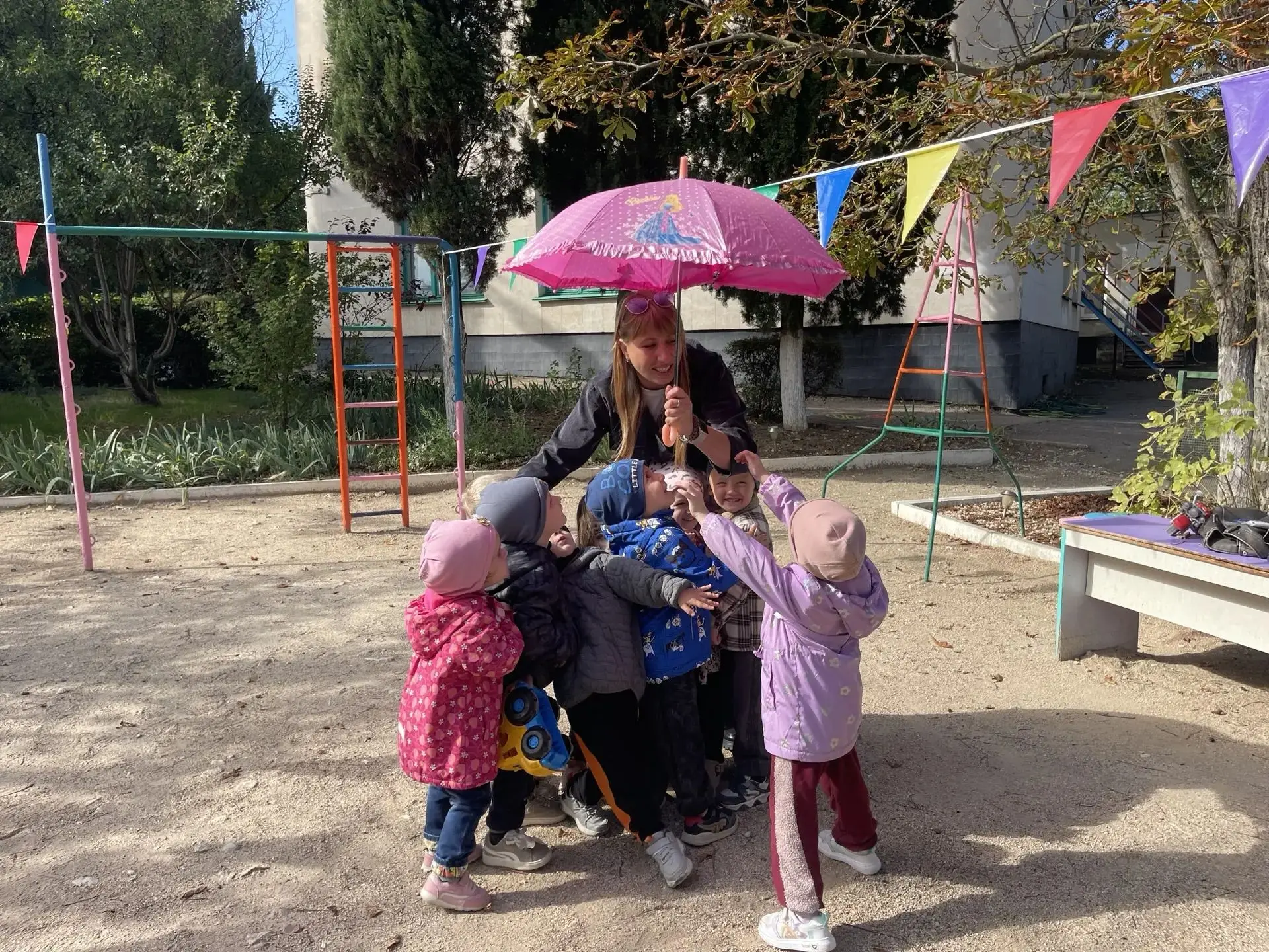 ☀️Ловим каждый солнечный лучик на прогулке!
