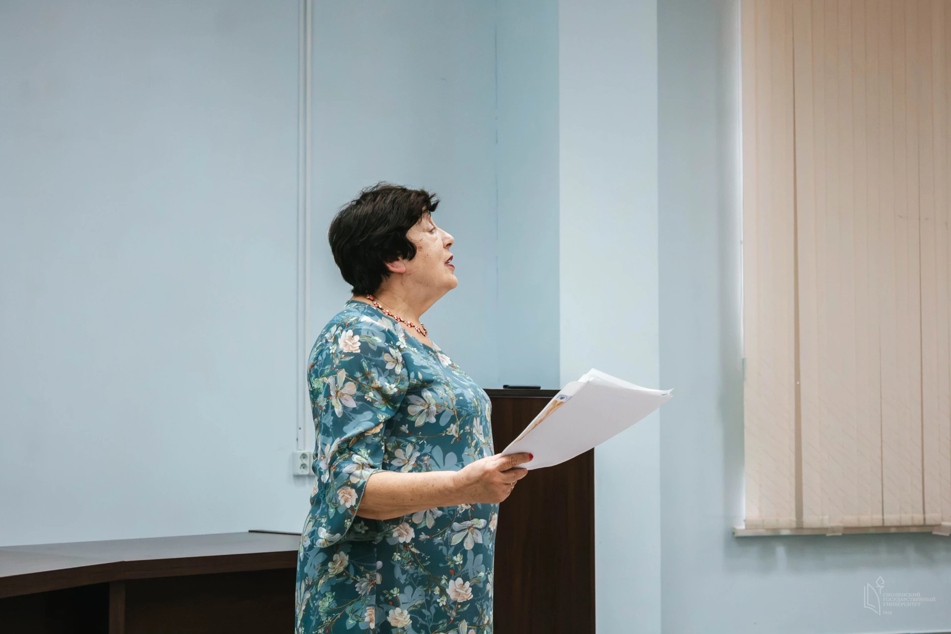 Поэтическая прогулка по Парижу. Студенты СмолГУ встретились с Гретой Чесновицкой
