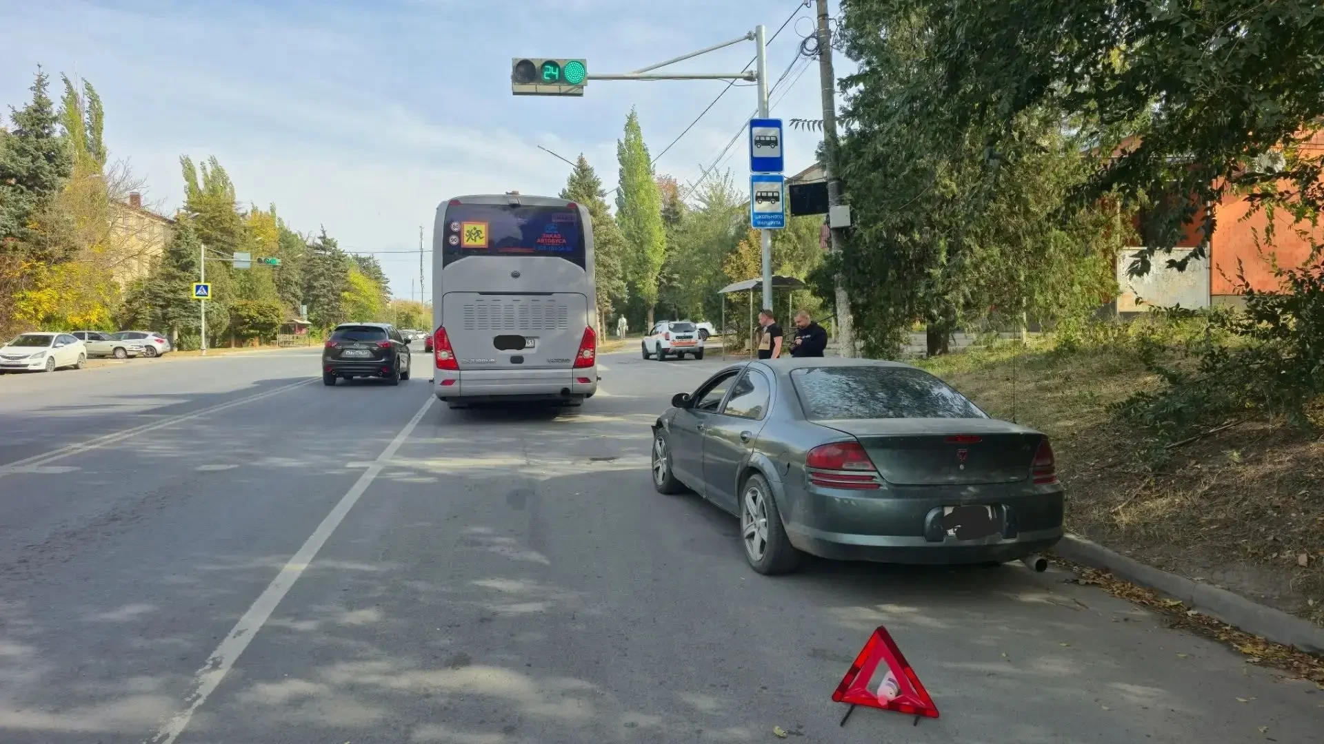 🚗 Автобус задел припаркованный автомобиль