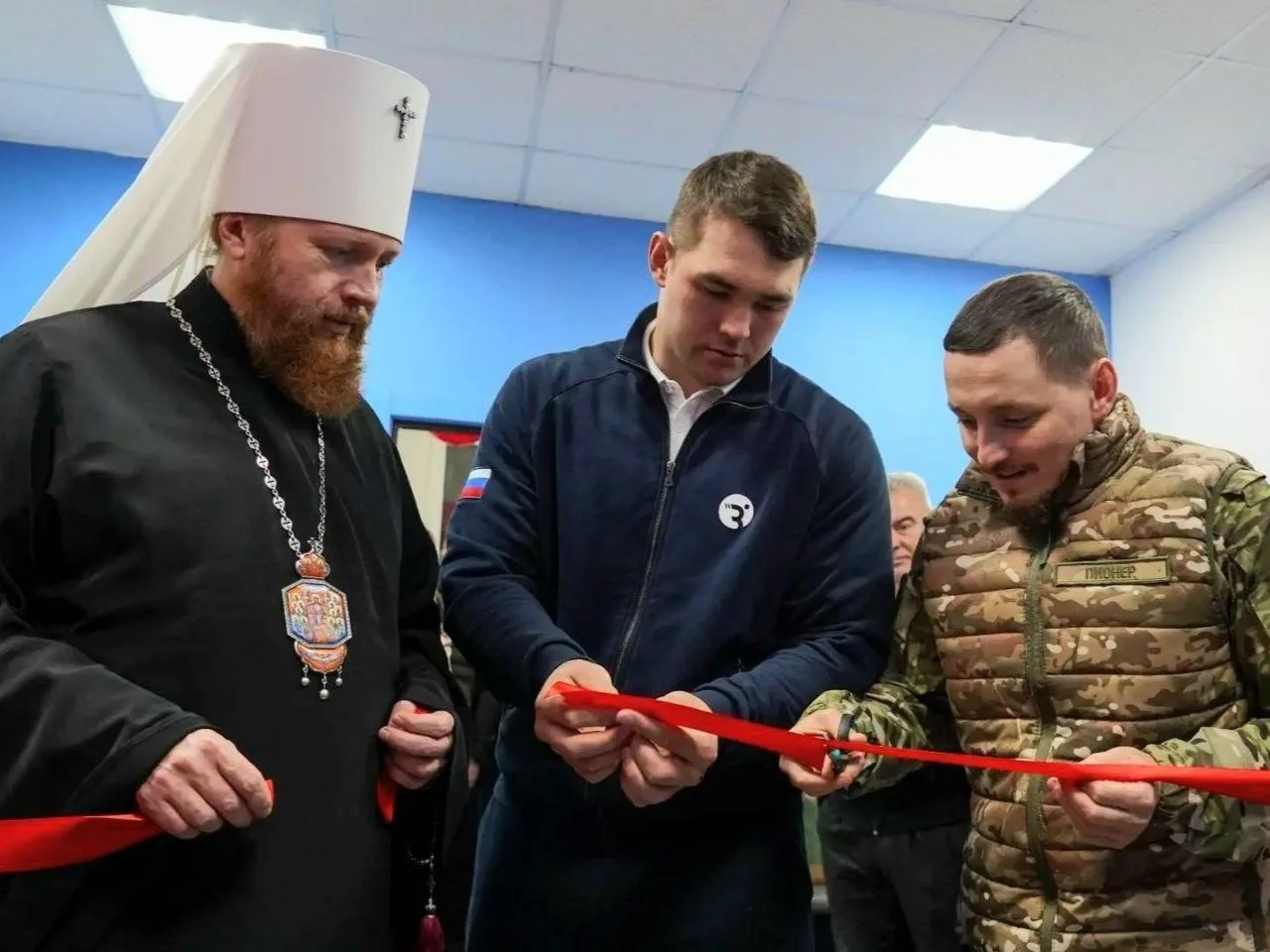 🇷🇺 💪 Участник СВО во время отпуска открыл спортивный клуб и вручил спортинвентарь де...