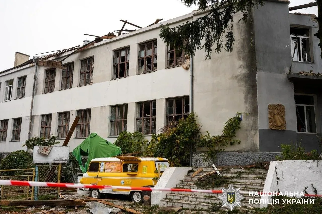 Ой-ой, хохлы снова жалуются, клята русня опять ударила по учебному заведению! 20 челове...