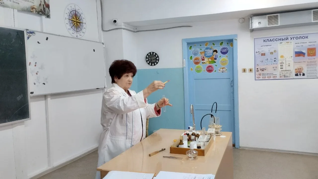 🧪 14 октября для учеников 7-го класса состоялось демонстрационное занятие химического ...