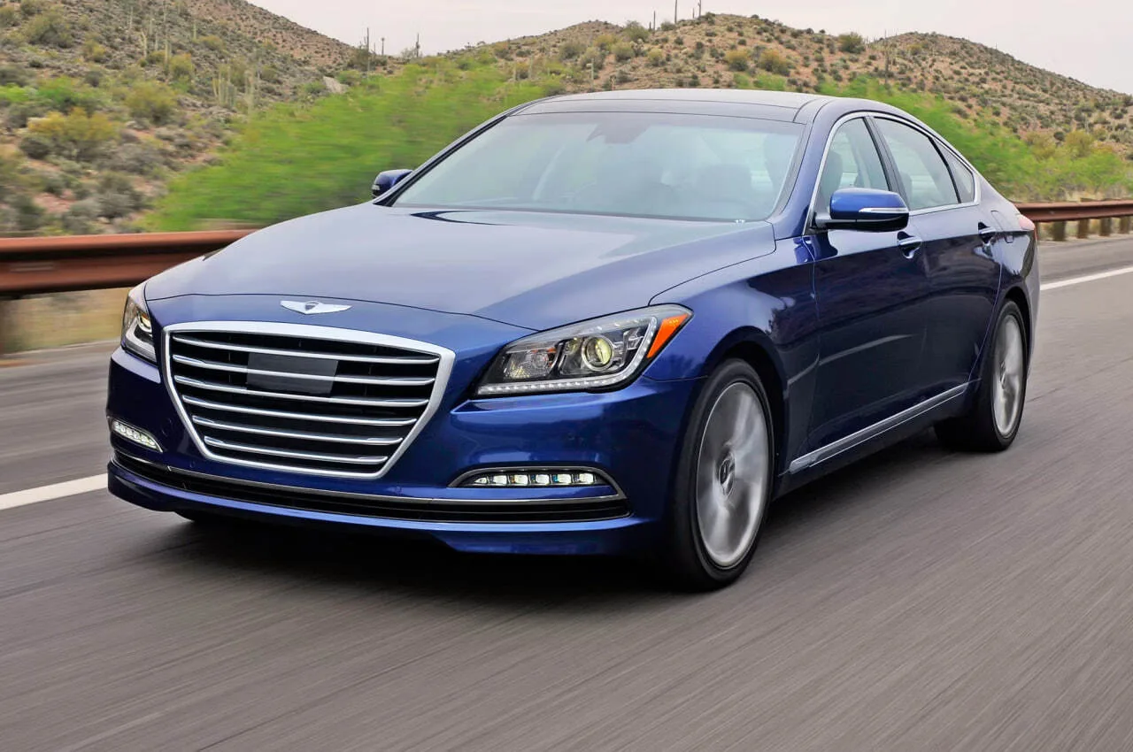 В США Hyundai Genesis могут загореться: владельцев просят не оставлять их рядом с други...