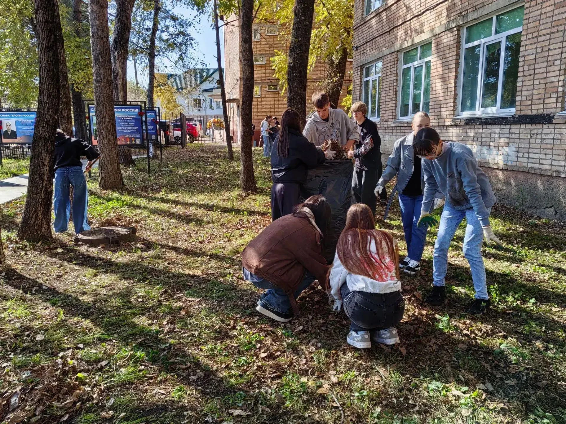 В рамках Марафона реальных дел наша команда провела акцию по уборке территории возле ск...