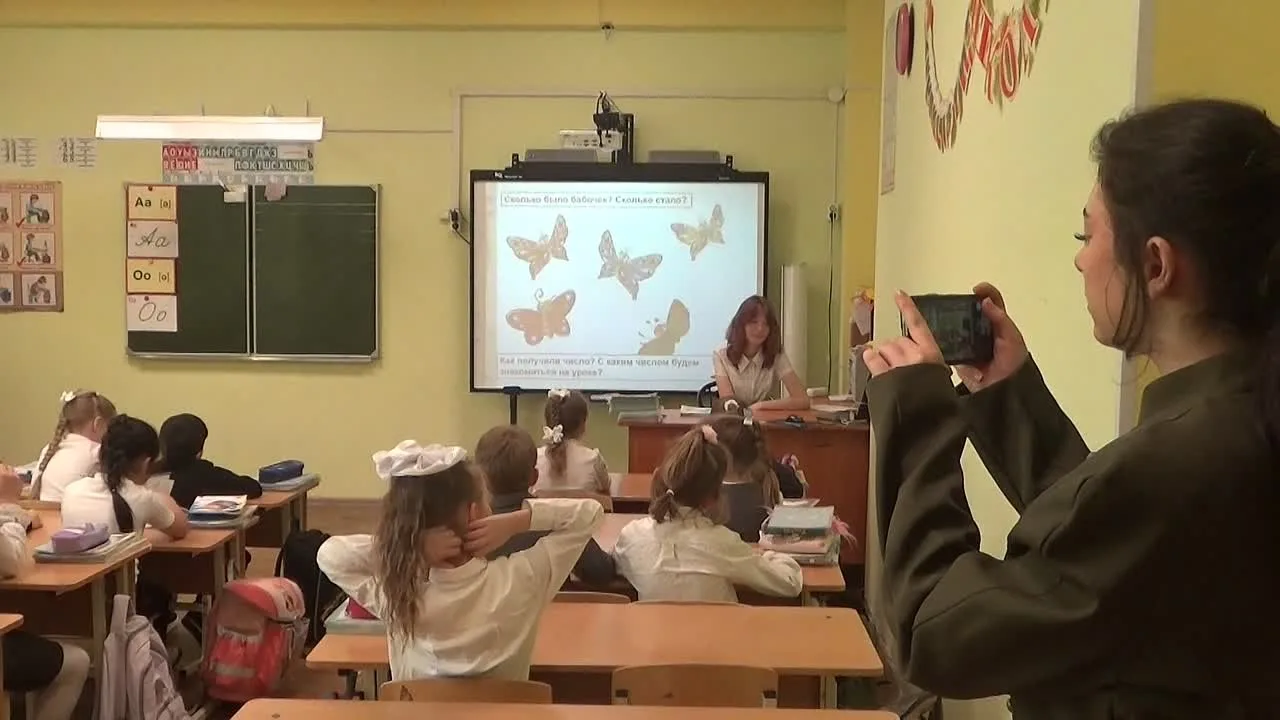 В нашей школе есть много детских объединений. Среди них - медиацентр "367", без которог...