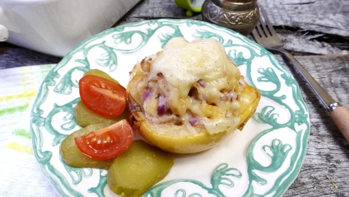 🍐 Айва, фаршированная курицей с нутом — запечённые половинки айвы с пряной начинкой из...
