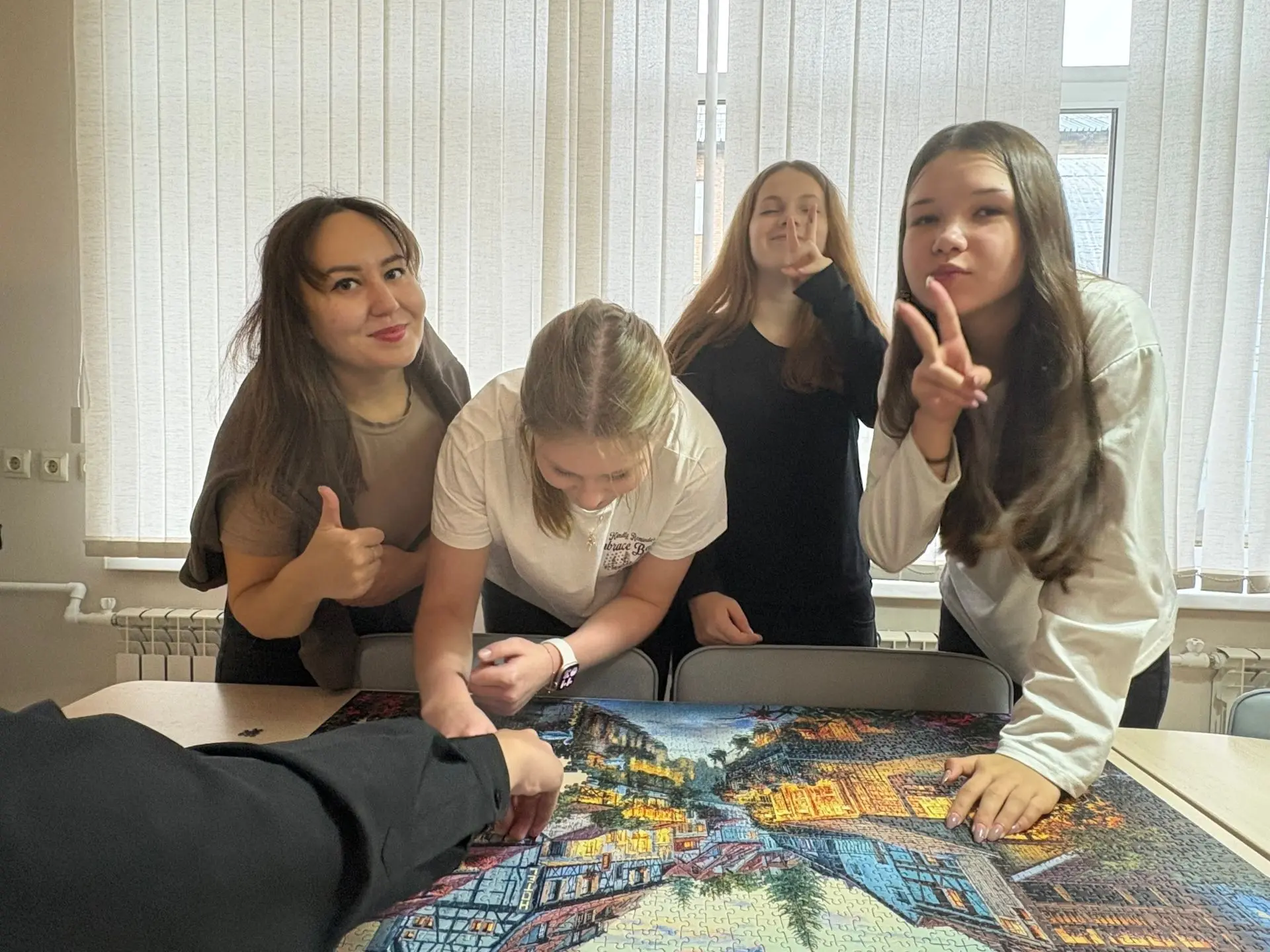 Лицеисты осилили пазл на 2000 деталей! 🧩