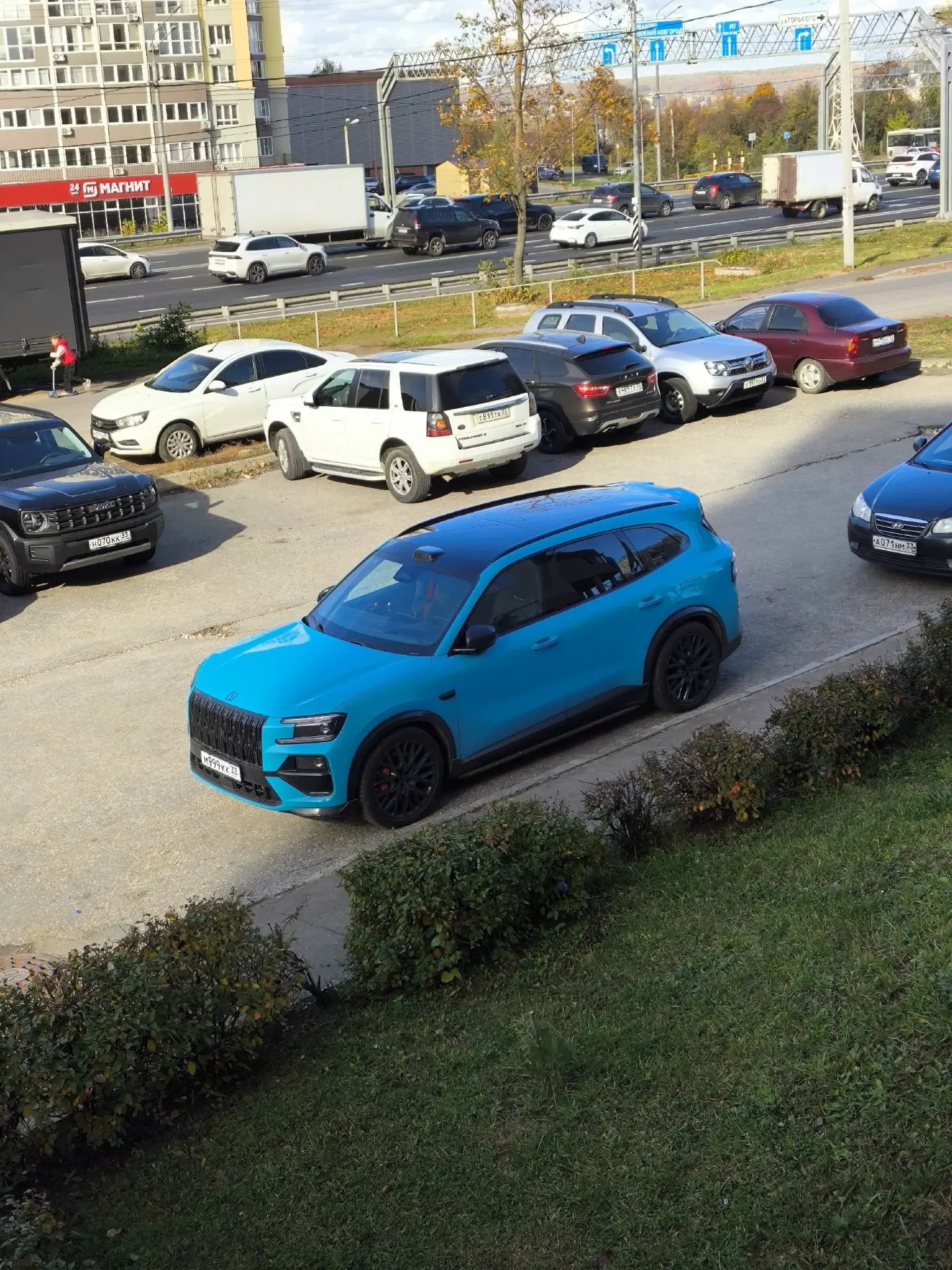 Сегодня в районе 13 часов белый автомобиль фриландер с гос номерами Т 811 ТХ 33 выезжая...