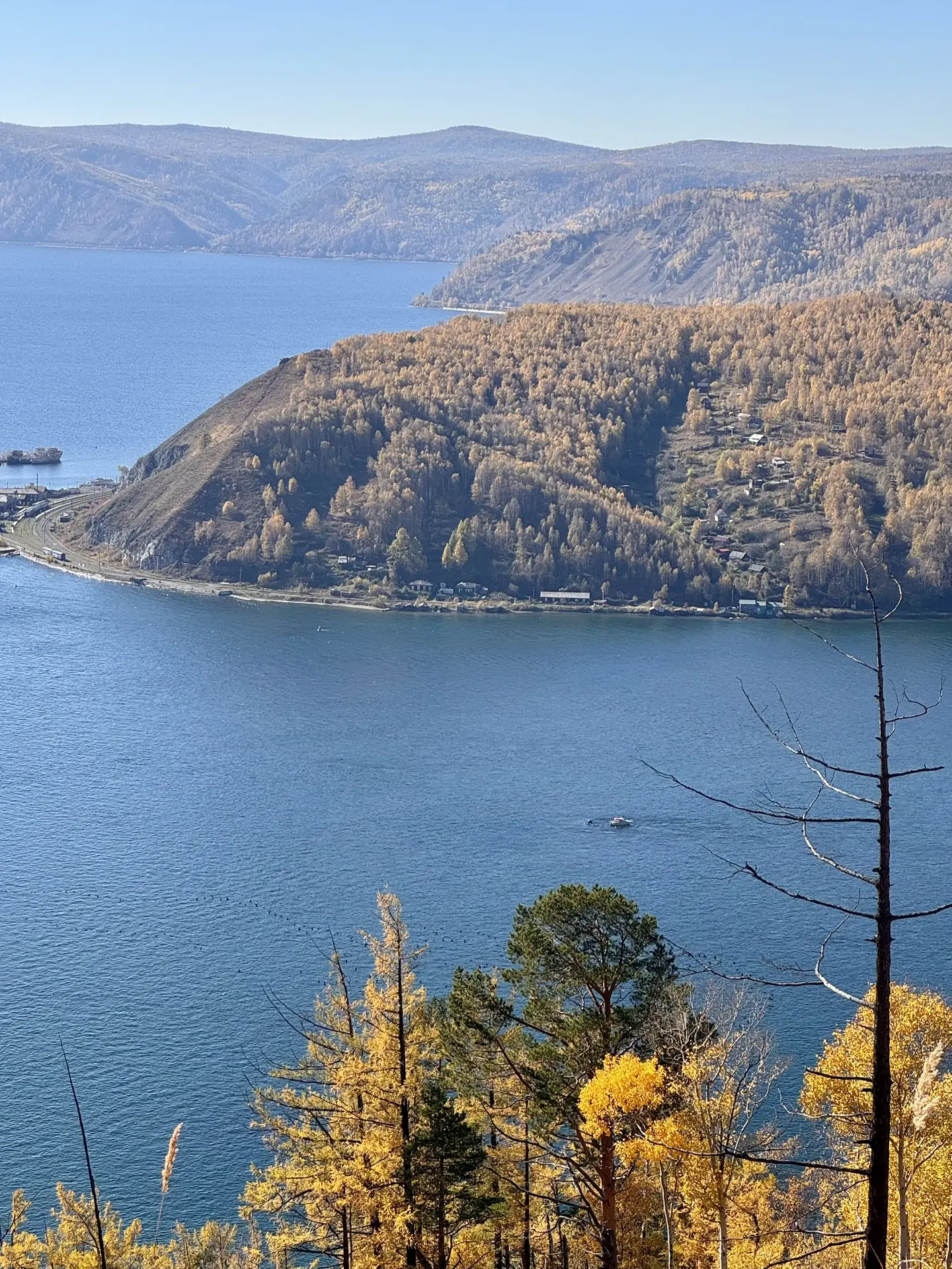 Исток Ангары, Шаман Камень