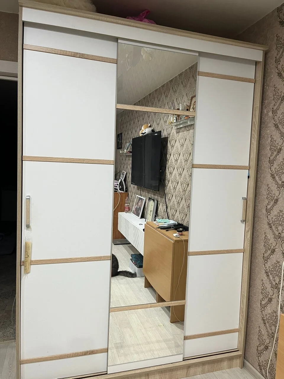 Продам шкаф-купе, цена 10000т.р., обращаться по номеру 89527341665, комментарии отслежи...