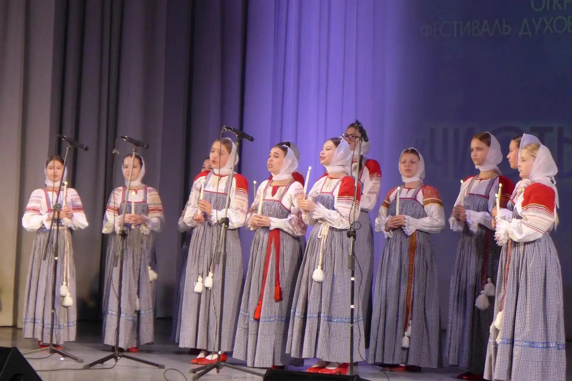 В зале Городского центра культуры и отдыха "Спутник" прошел фестиваль духовного искусст...