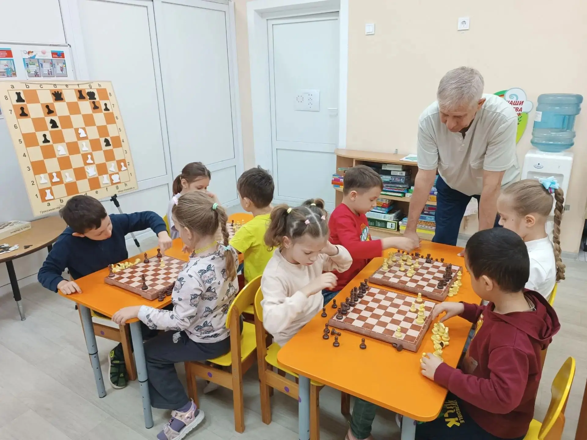 Шахматный переполох в старшей и подготовительной группах! ♟️🧠Ребята с азартом погрузил...