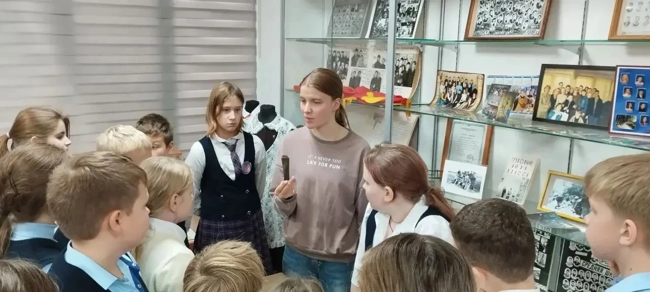 Наши школьные музейные путешествия в рамках недели начальных классов продолжились с игр...