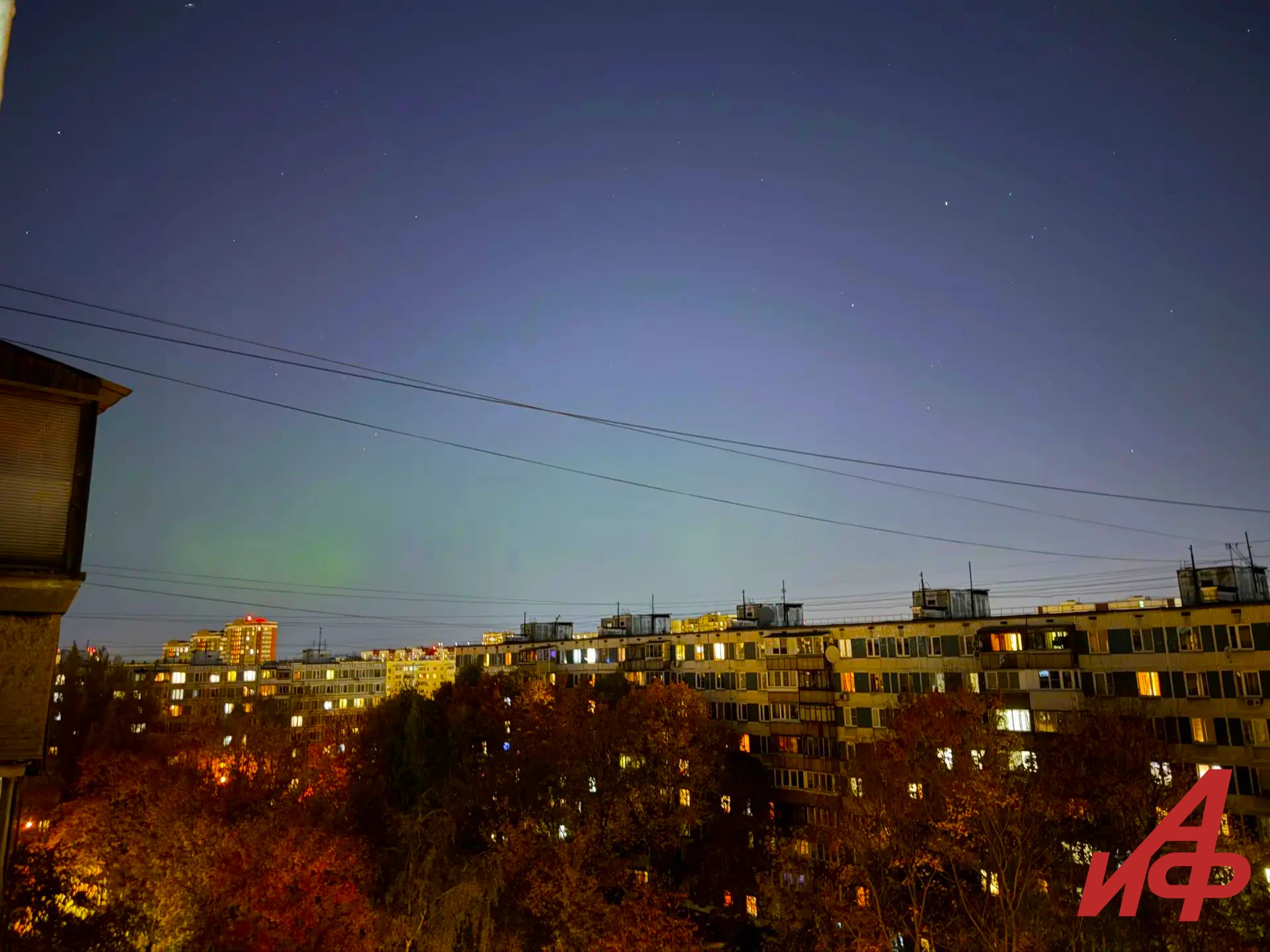 Редкое зрелище! В Москве видно полярное сияние
