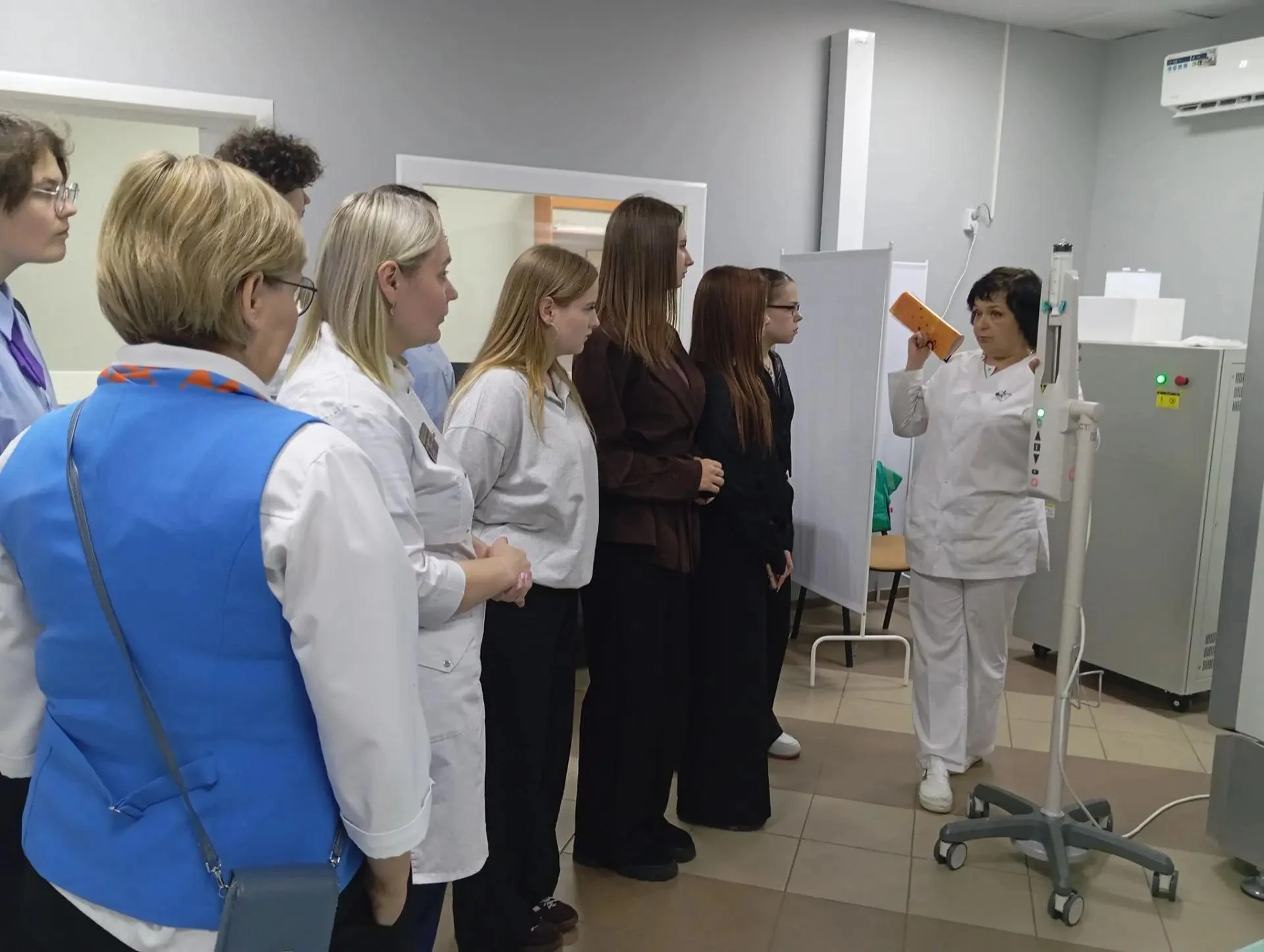🎉 Экскурсия в мир медицины: ученики медицинского класса Школы‑ЭКОТЕХ в Городской клини...