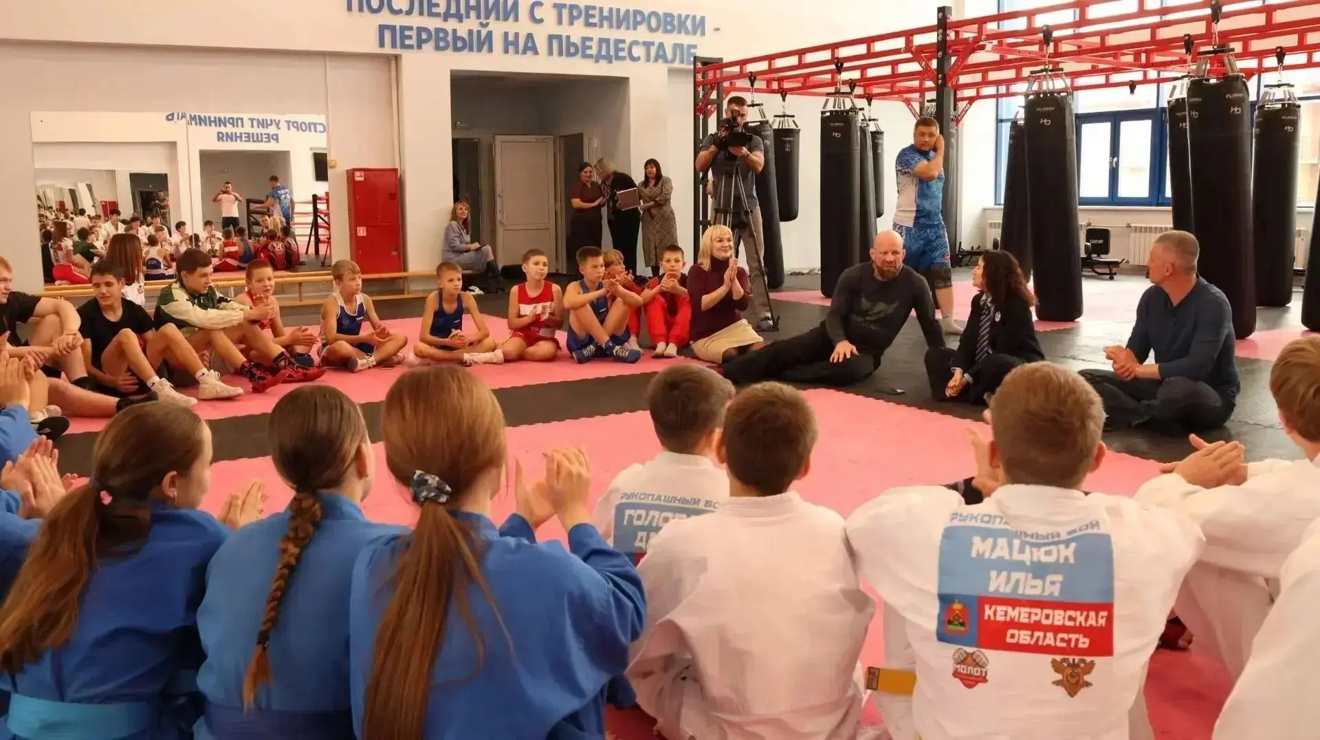 Киселевск посетил знаменитый боец смешанных единоборств (ММА) и чемпион международных т...