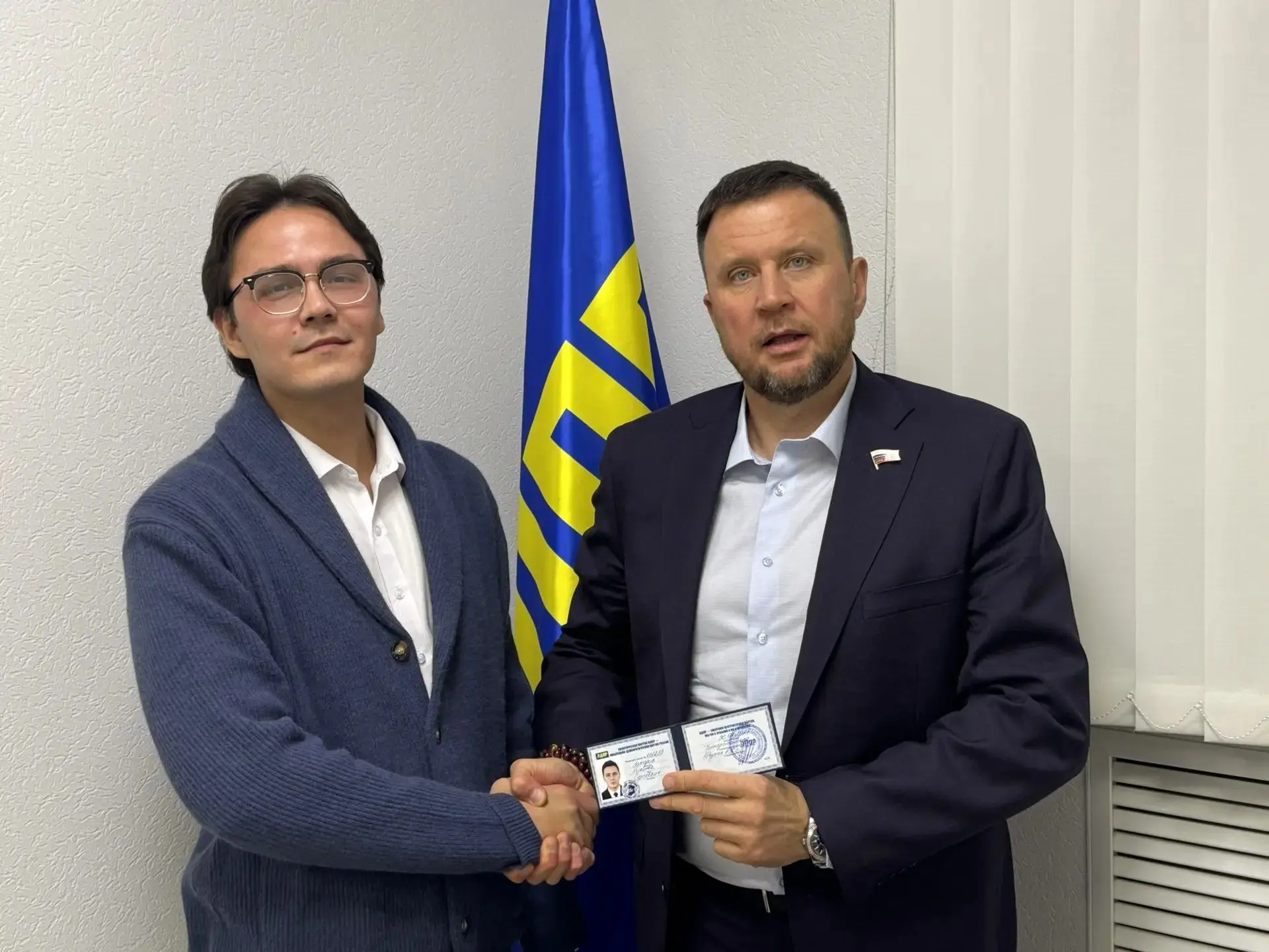 ⚡️Новые лица в команде ЛДПР: вручение партбилетов в Татарстане