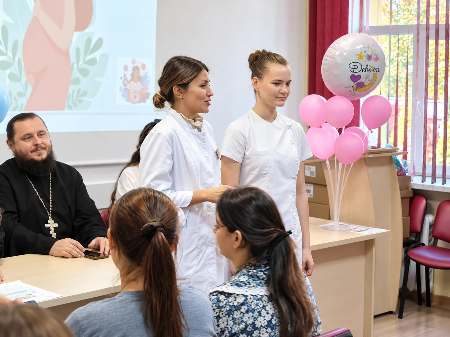 7 октября в актовом зале поликлиники им. Захаровой состоялось праздничное мероприятие, ...