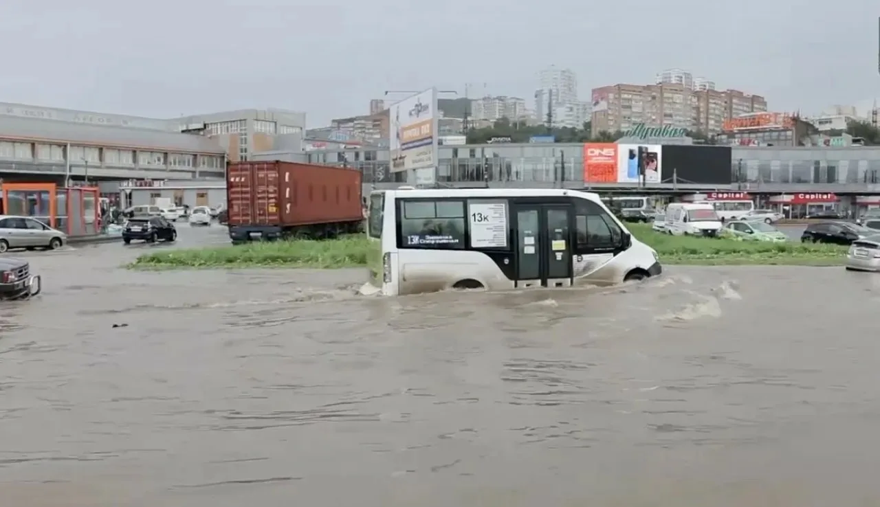 ❗️Во Владивостоке с 17 по 19 октября вводят режим повышенной готовности из-за надвигающ...