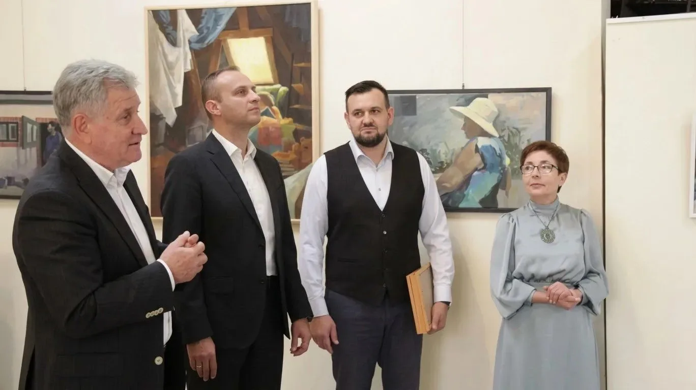 В Новочеркасске открылась региональная выставка живописи