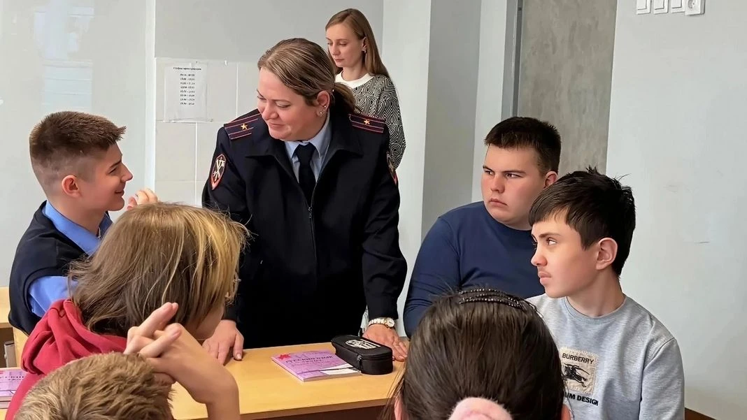 Новгородские полицейские провели с подростками цикл встреч по правовой грамотности