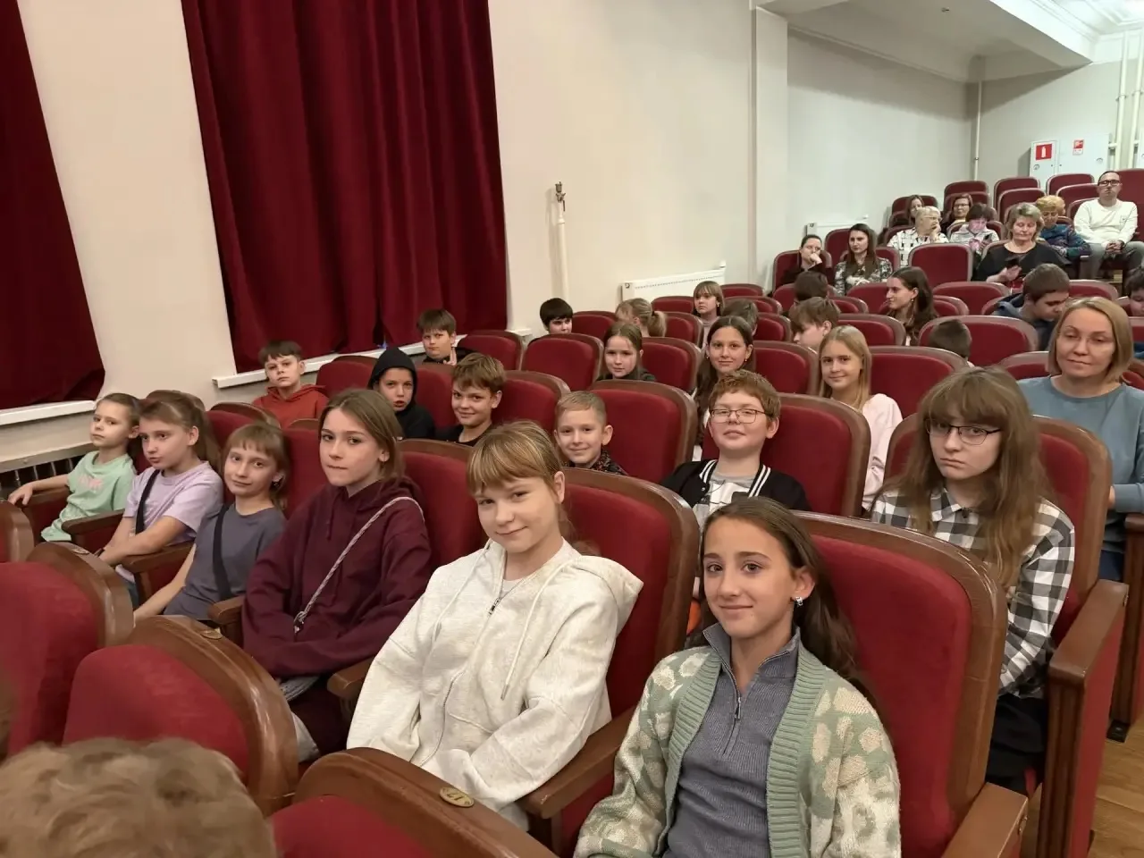 10 октября ученики 5 «М» класса посетили театральное представление по произведению А. С...
