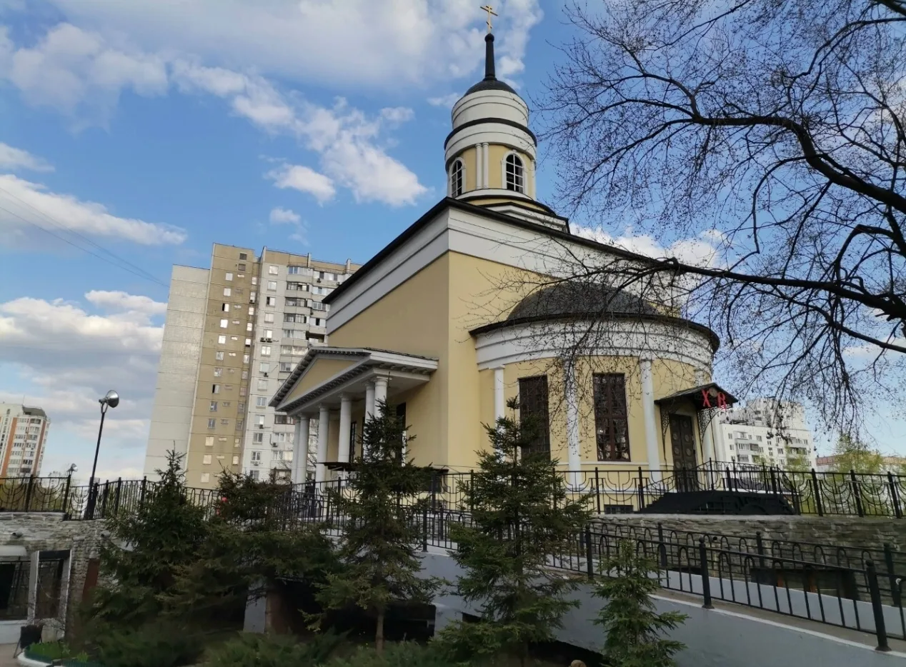 🕊 В Бескудниковском районе освятили Поклонный крест