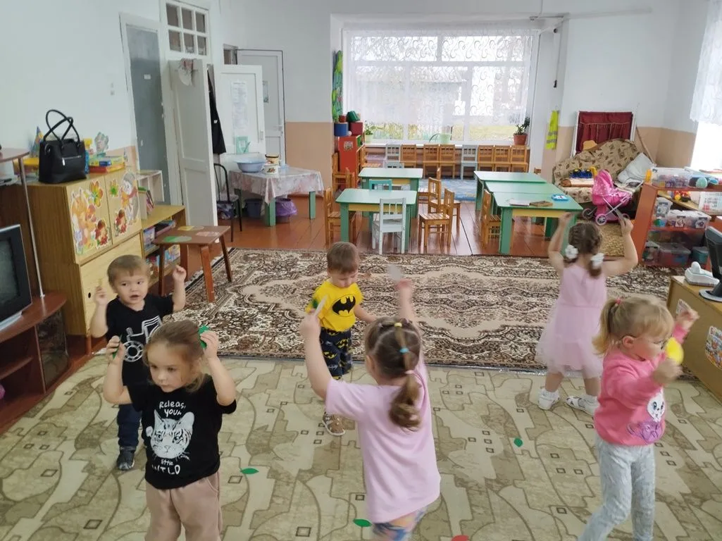 🎉 «День осенних листьев» во второй младшей группе! 🍁Сегодня у наших малышей прошёл чу...