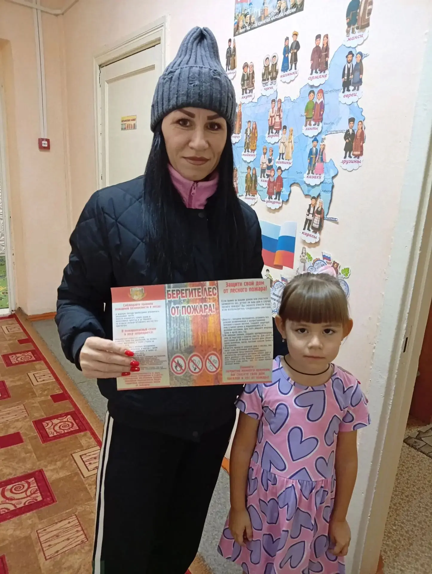 В рамках акции « Чистый лес-территория без огня» родителям подготовительной группы вруч...
