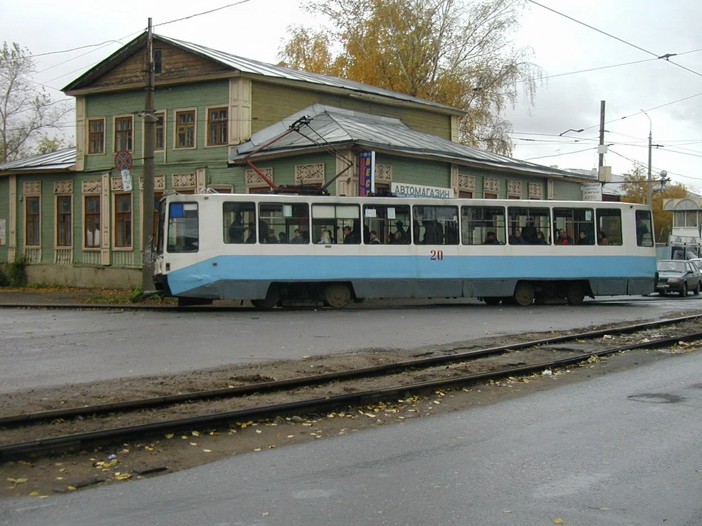 В объективе 2001-й.