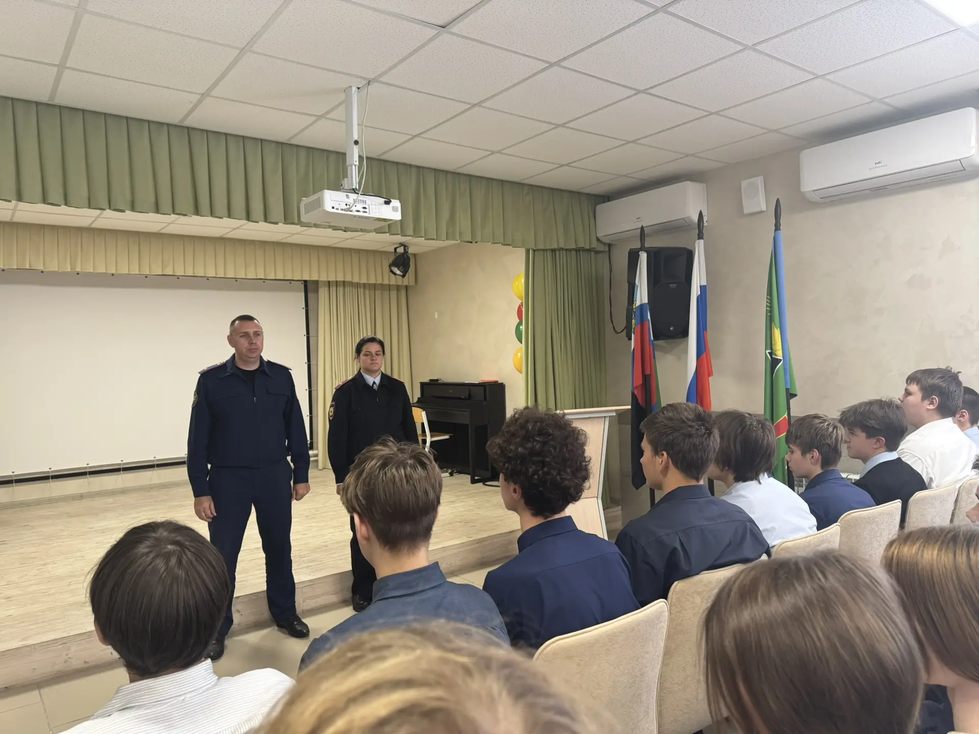 👮‍♂️В городе Губкине прошла профилактическая встреча руководителя следственного отдела...