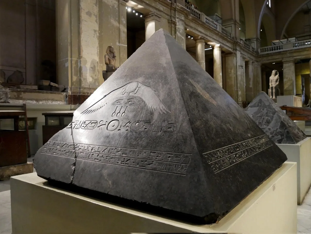 2900 летний наконечник "Черной пирамиды"