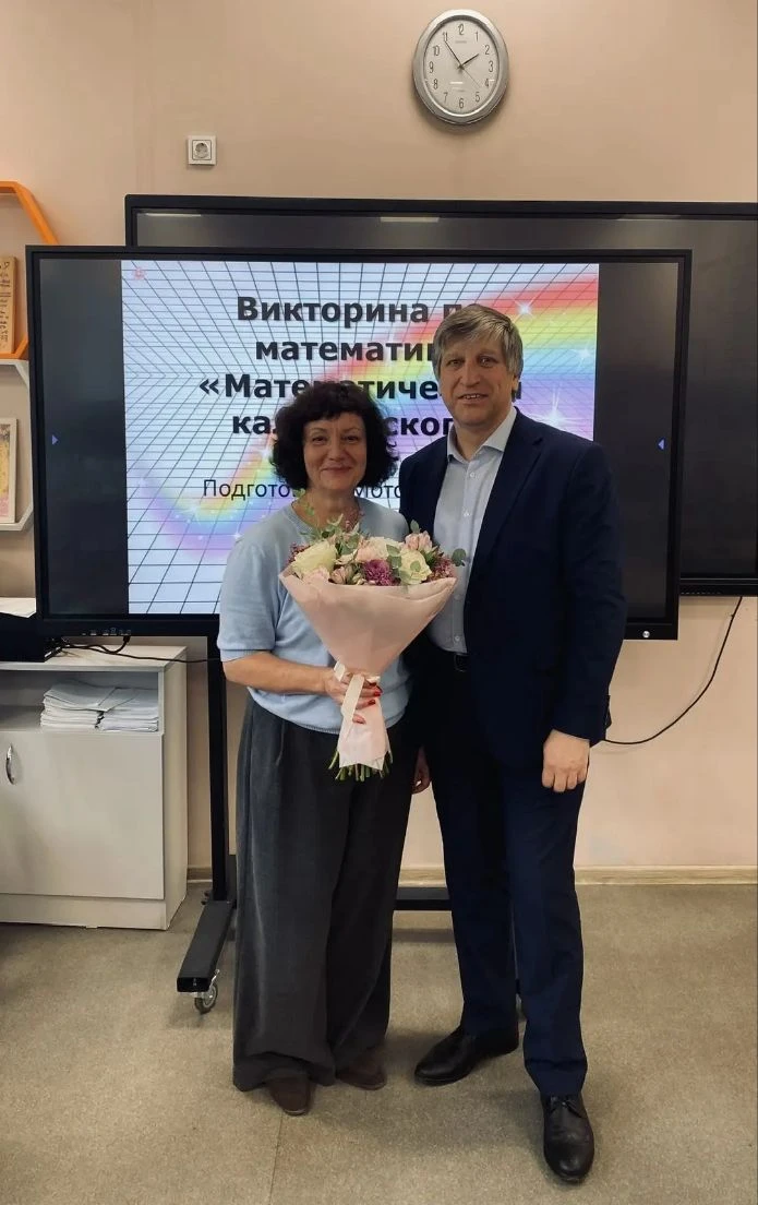 Сегодня директор Руденко А. И. поздравил с юбилеем Заслуженного работника образования М...