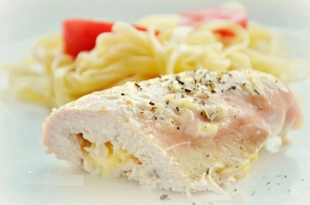 Куриные рулетики с творожной начинкой
