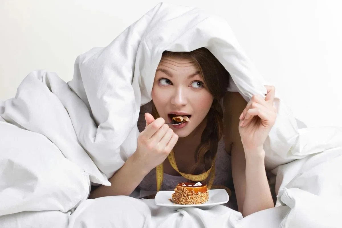 Почему мы постоянно хотим жрать… ой, есть, когда не выспались? 🥱🍕 Ночные свидания с х...
