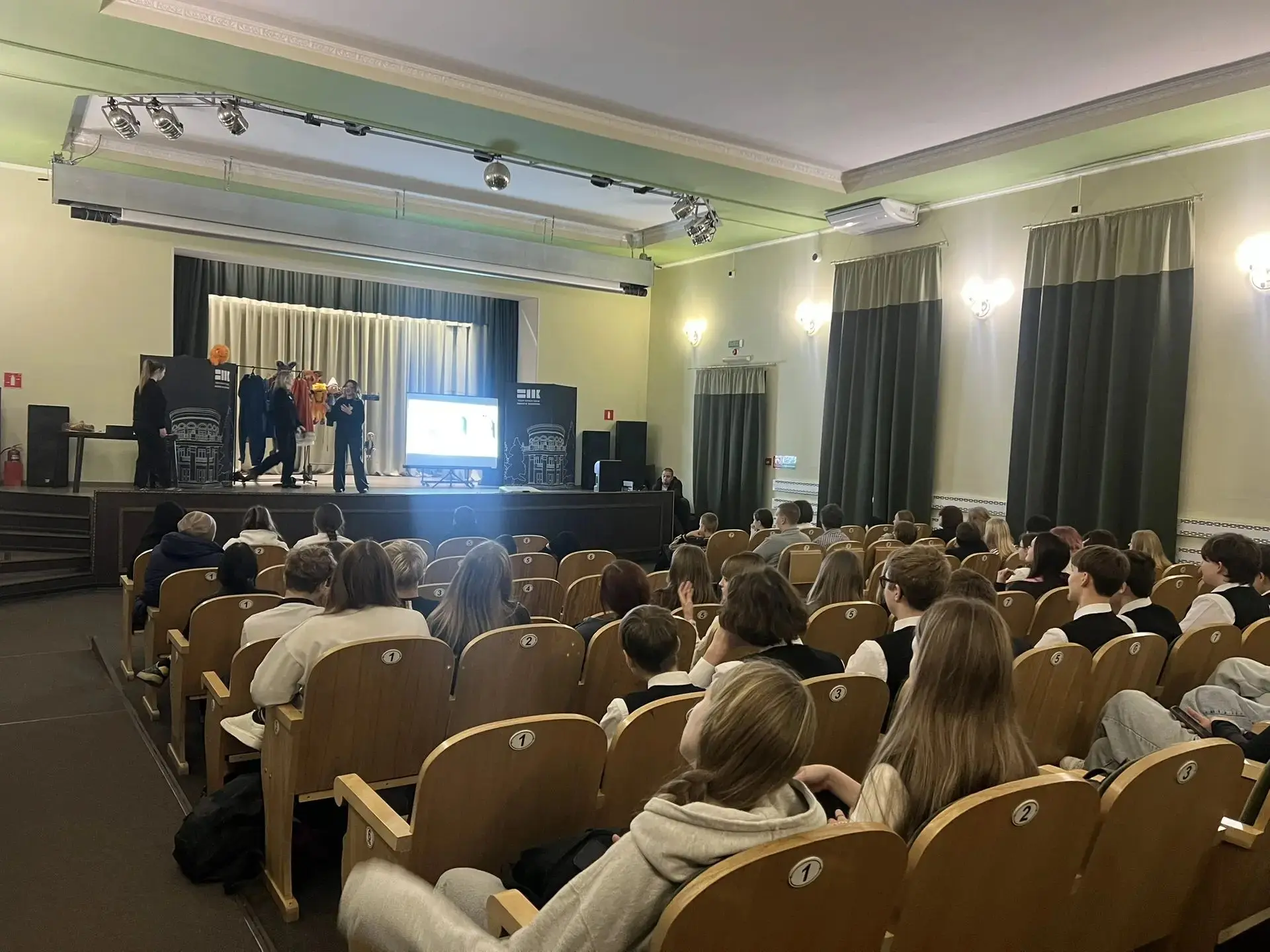 🎭 Как «смотрит» кукла и зачем в театре домовые? Тайны закулисья раскрыты!