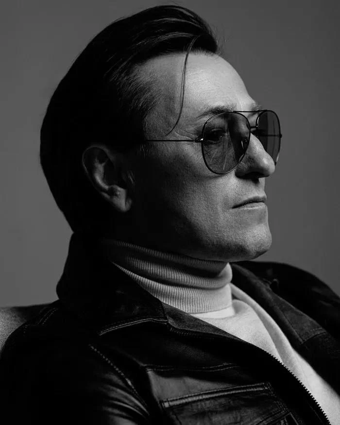 Вы жалуетесь, что я вам все не наших мужиков приношу.