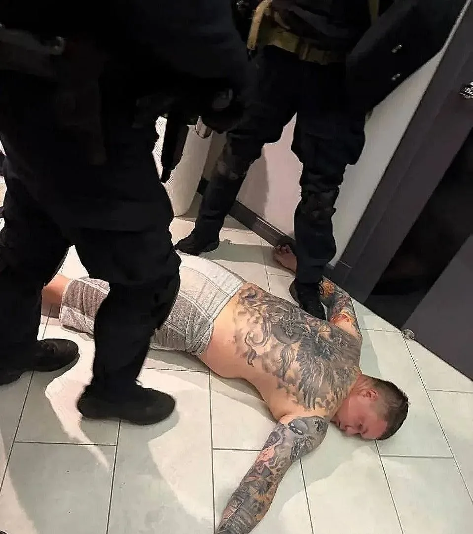 Замглавы Таганрога задержали за взятки — силовиков он встретил в одном полотенце