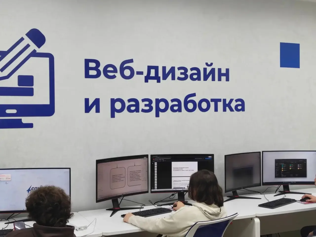 В рамках федерального проекта ранней профориентации «Билет в будущее» учащиеся 8П класс...