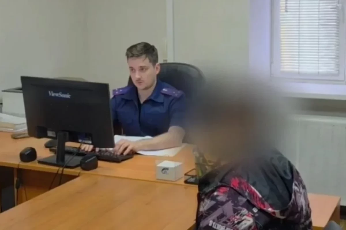 🚨 В Екатеринбурге подросток поджёг полицейские машины